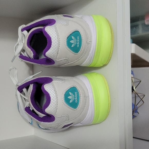 ADIDAS running shoes, size 7 men's( fits a 9 in women's) - Picture 3 of 6